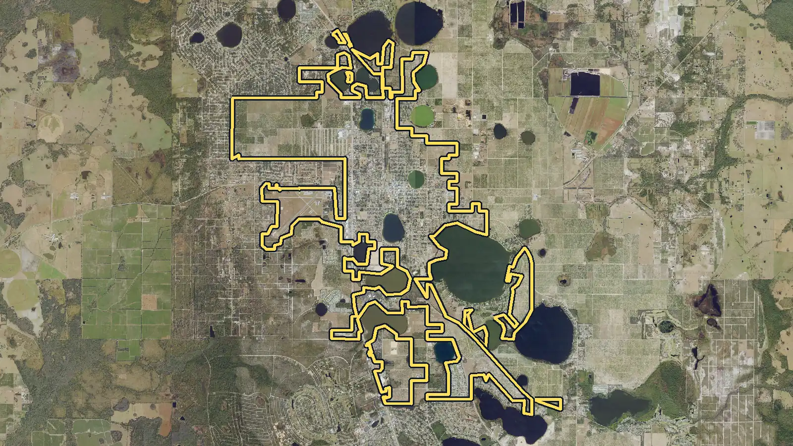 Aerial photo of Avon Park, Florida, with the community's outline drawn on it