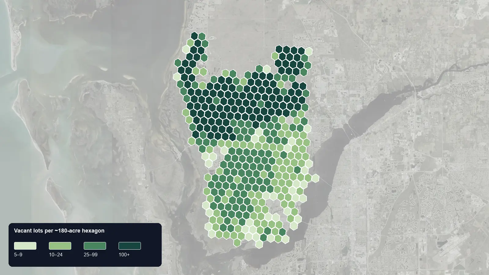 Map of where the vacant lots are in Cape Coral, Florida, shaded by how many vacant lots each hexagon holds