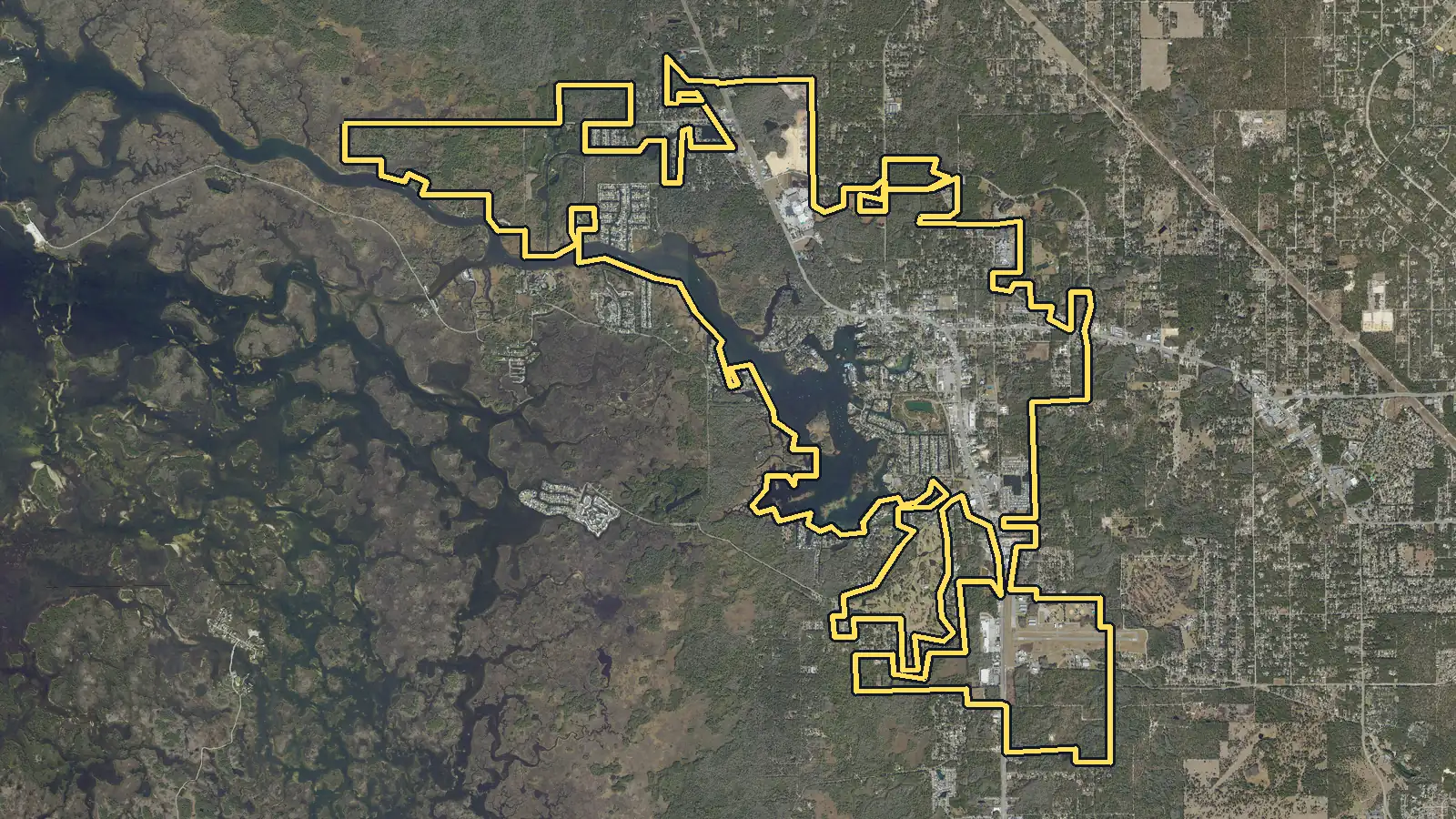 Aerial photo of Crystal River, Florida, with the community's outline drawn on it