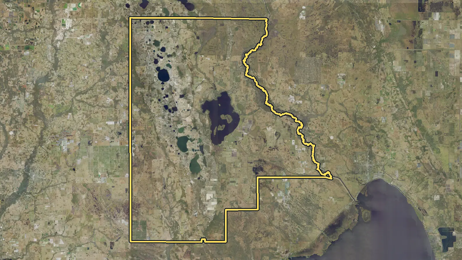 Aerial photo of Highlands County, Florida, with the county's outline drawn on it