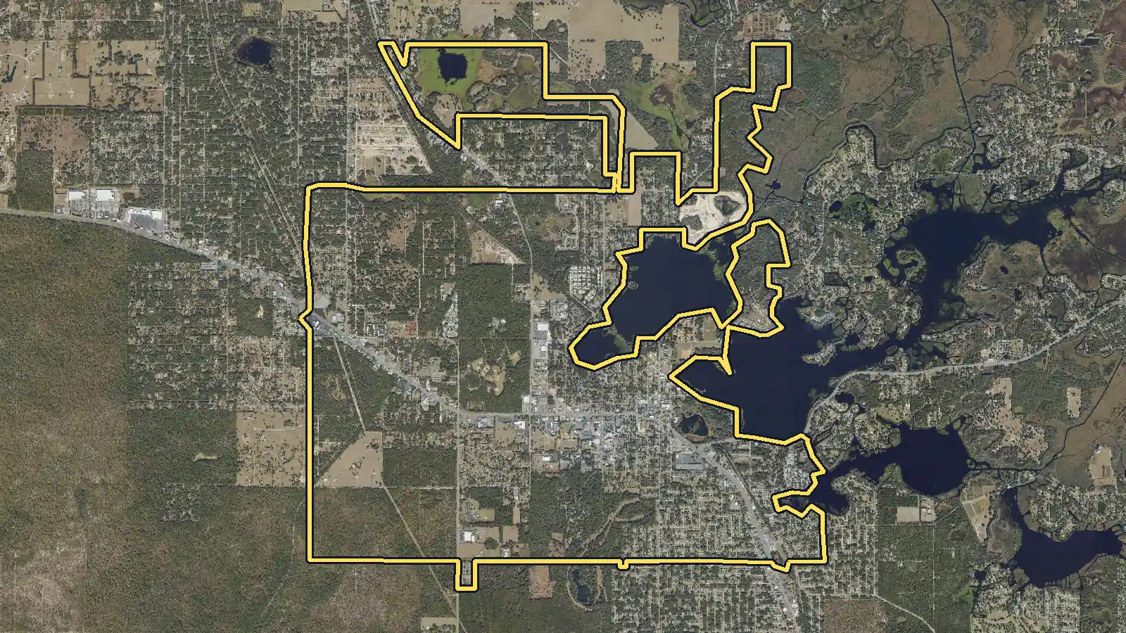 Aerial photo of Inverness, Florida, with the community's outline drawn on it