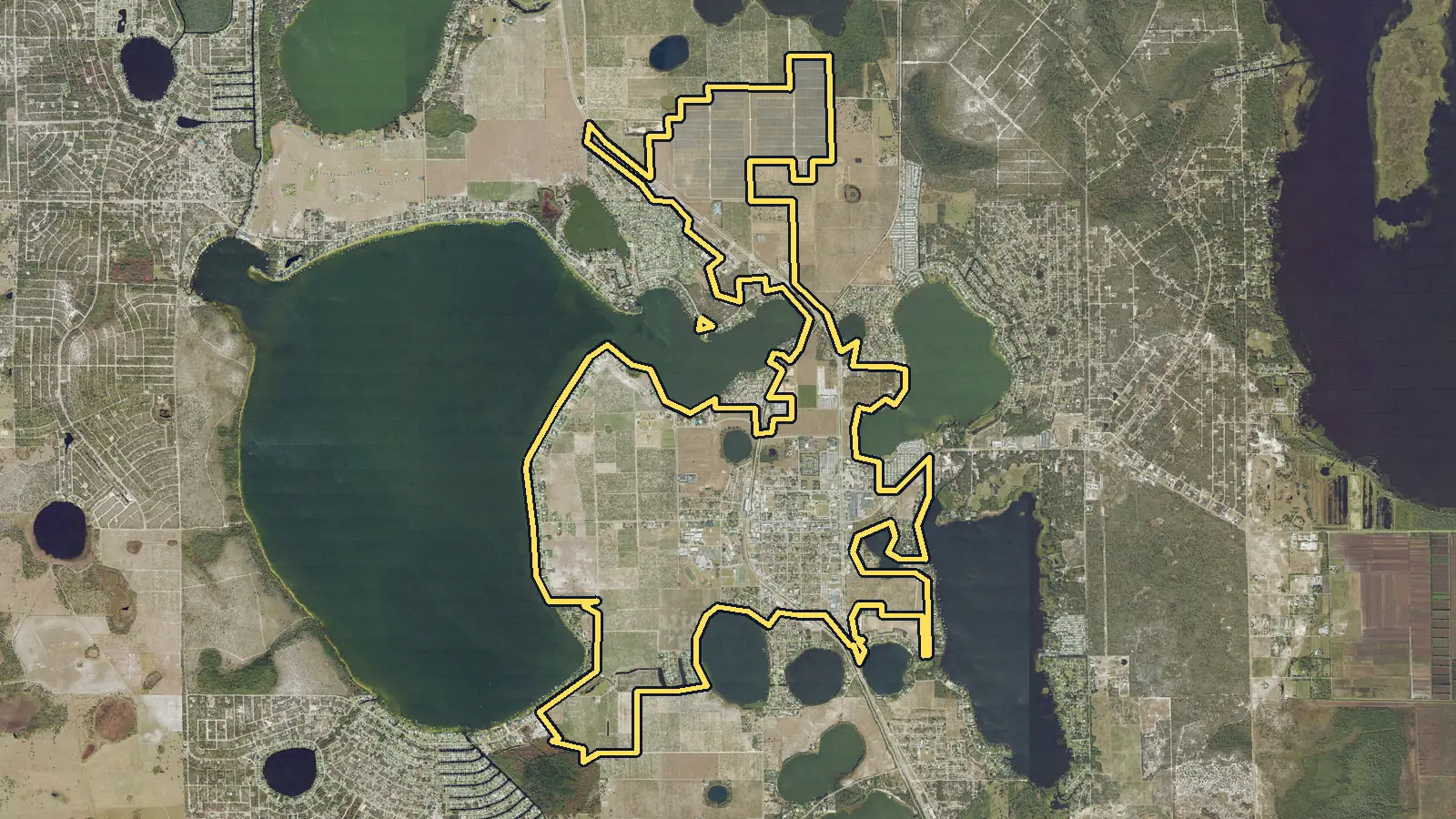 Aerial photo of Lake Placid, Florida, with the community's outline drawn on it