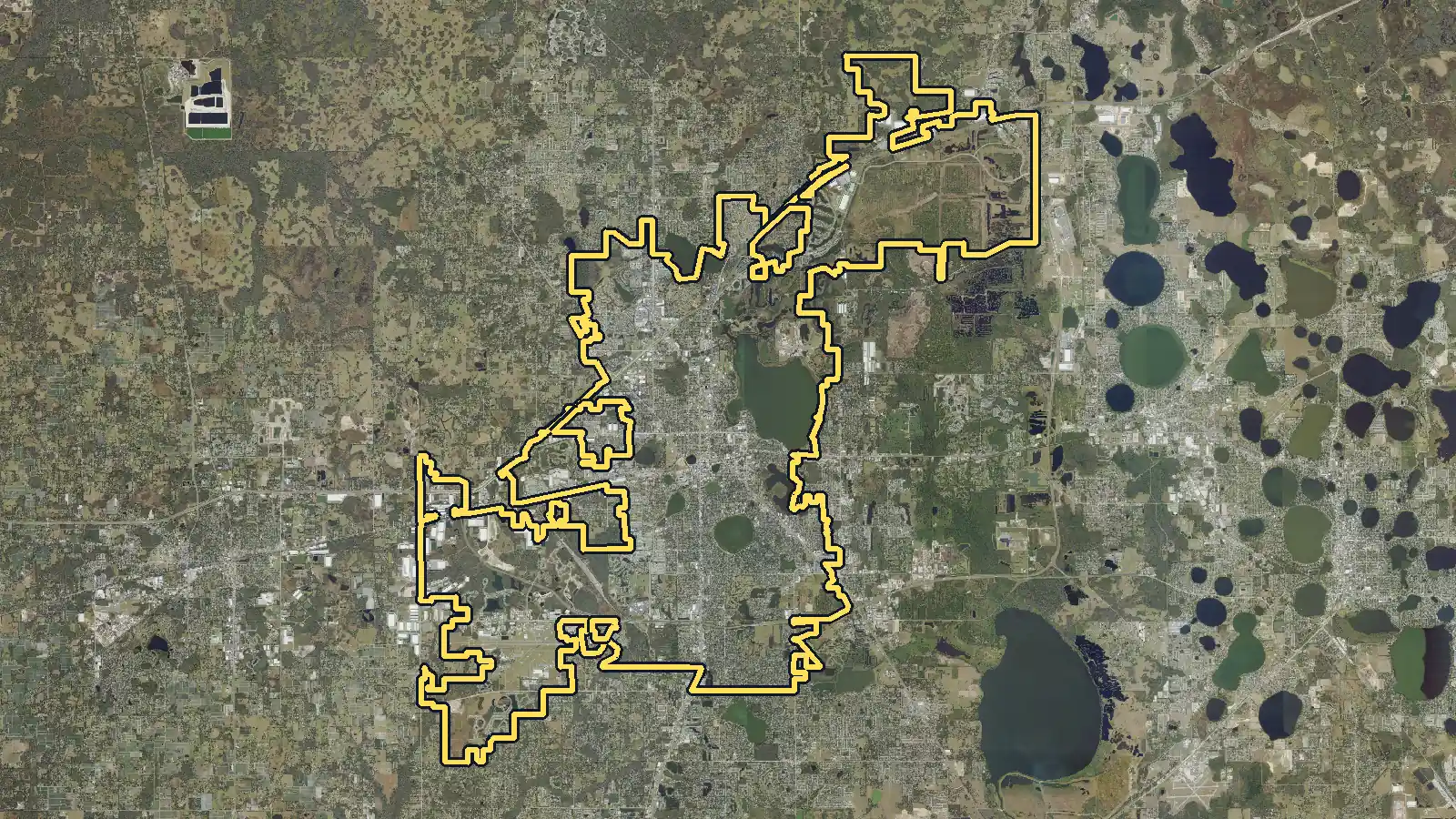 Aerial photo of Lakeland, Florida, with the community's outline drawn on it