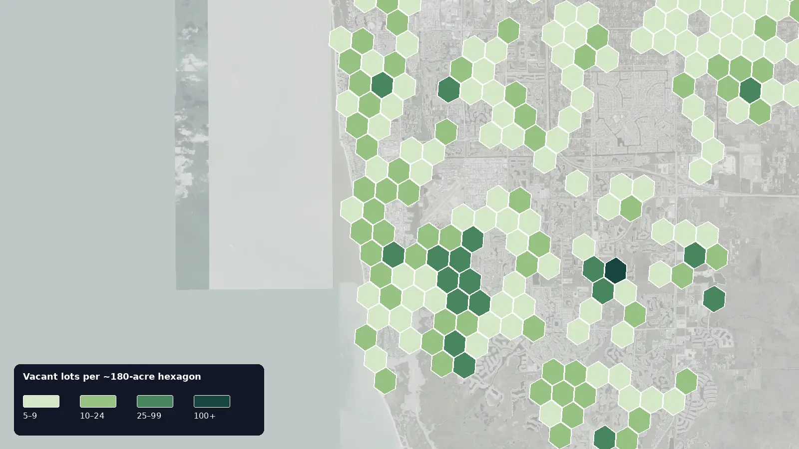 Map of where the vacant lots are in Naples, Florida, shaded by how many vacant lots each hexagon holds