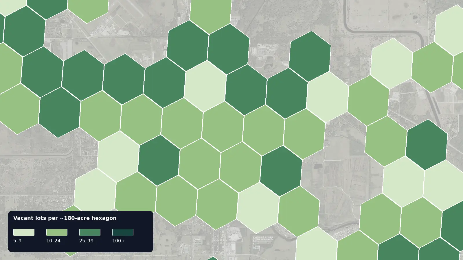 Map of where the vacant lots are in Okeechobee, Florida, shaded by how many vacant lots each hexagon holds