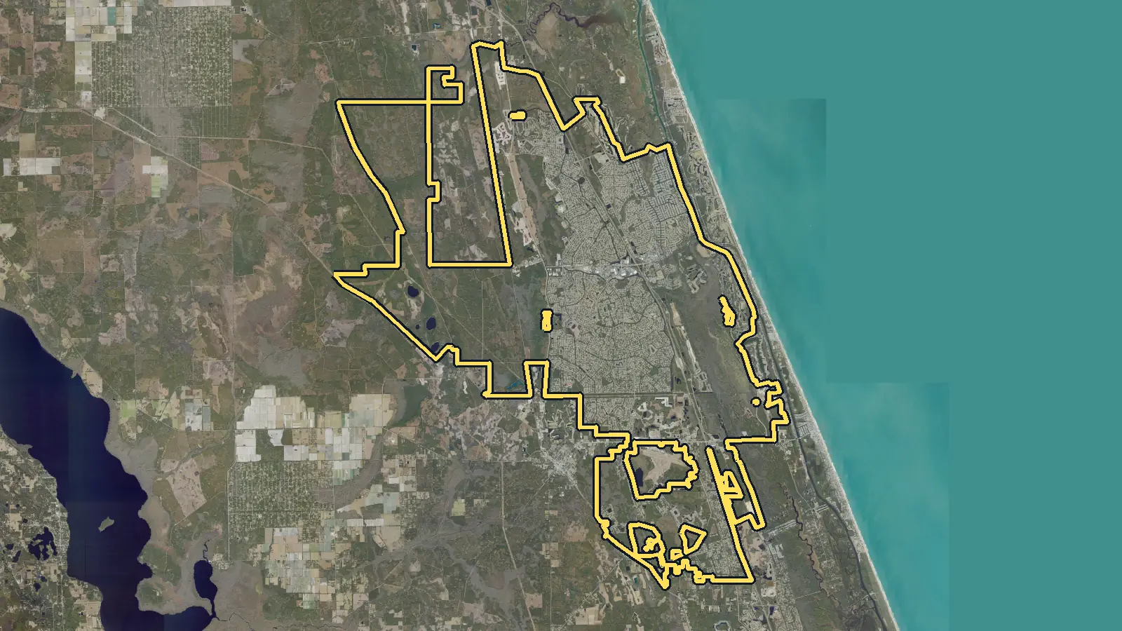Aerial photo of Palm Coast, Florida, with the community's outline drawn on it