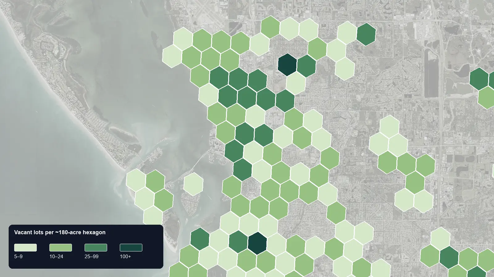 Map of where the vacant lots are in Sarasota, Florida, shaded by how many vacant lots each hexagon holds