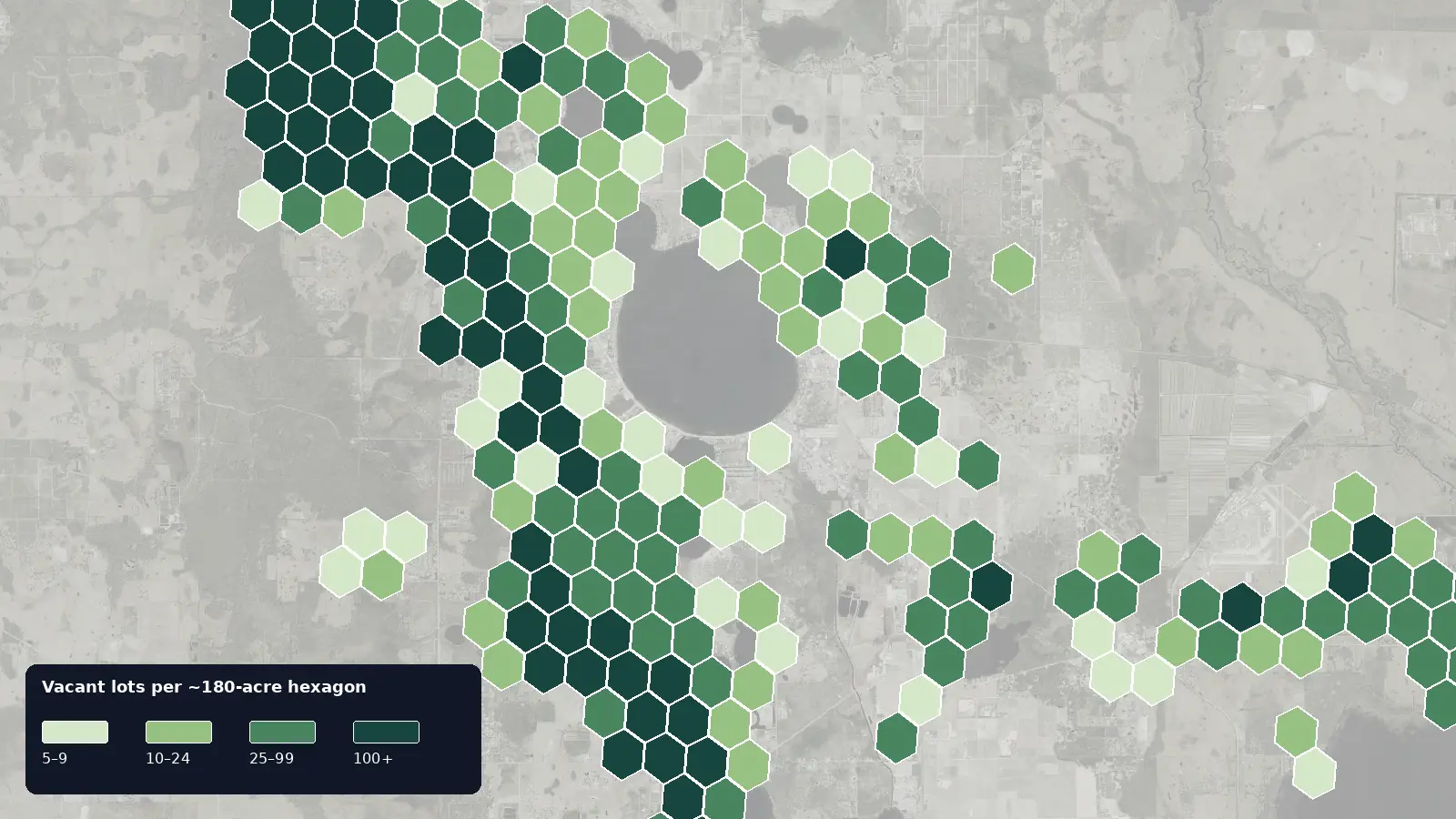 Map of where the vacant lots are in Sebring, Florida, shaded by how many vacant lots each hexagon holds