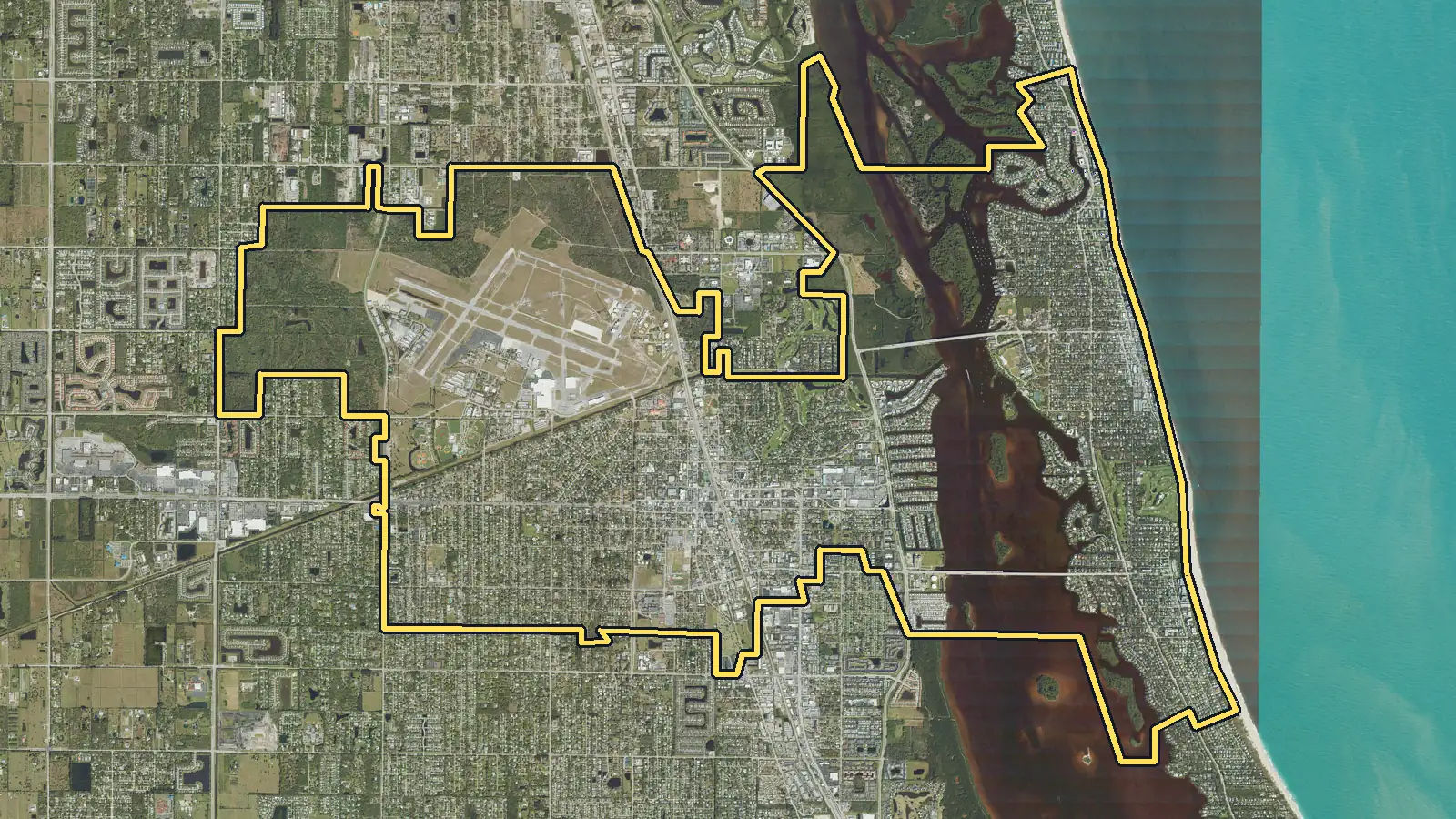 Aerial photo of Vero Beach, Florida, with the community's outline drawn on it
