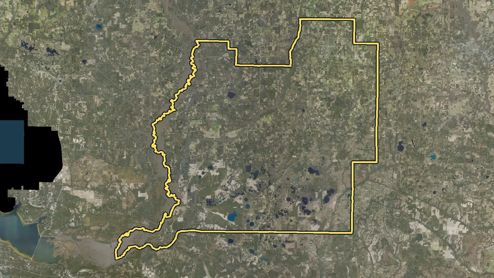 Aerial photo of Washington County, Florida, with the county's outline drawn on it